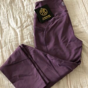 Til you collapse - size small heart booty leggings